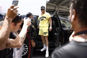 MIAMI BEACH, FLORIDA - JUNE 02: Logan Paul arrives for his media workout at the 5th St. Gym prior to his June 6th exhibition boxing match against Floyd Mayweather on June 02, 2021 in Miami Beach, Florida. (Getty Images)