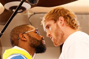 MIAMI BEACH, FLORIDA - JUNE 03: Floyd Mayweather (L) and Logan Paul face off during media availability ahead of their June 6th exhibition boxing match on June 03, 2021 at Villa Casa Casuarina at the former Versace Mansion in Miami Beach, Florida. (Getty Images)