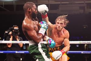 MIAMI GARDENS, FLORIDA - JUNE 06: Floyd Mayweather (L) is punched by Logan Paul during their contracted exhibition boxing match at Hard Rock Stadium on June 06, 2021 in Miami Gardens, Florida. (Getty Images)
