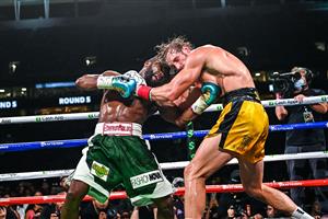 Former world welterweight king Floyd Mayweather (L) and YouTube personality Logan Paul (R) fight in an eight-round exhibition bout at Hard Rock Stadium in Miami, Florida on June 6, 2021. (Getty Images)