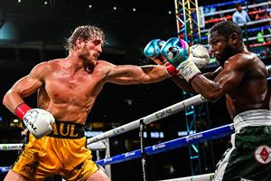 TOPSHOT - Former world welterweight king Floyd Mayweather (R) and YouTube personality Logan Paul (L) fight in an eight-round exhibition bout at Hard Rock Stadium in Miami, Florida on June 6, 2021 (Getty Images)