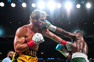 Former world welterweight king Floyd Mayweather (R) and YouTube personality Logan Paul (L) fight in an eight-round exhibition bout at Hard Rock Stadium in Miami, Florida on June 6, 2021. (Getty Images)
