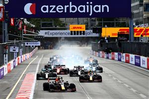BAKU, AZERBAIJAN - JUNE 06: Max Verstappen of the Netherlands driving the (33) Red Bull Racing RB16B Honda leads Sergio Perez of Mexico driving the (11) Red Bull Racing RB16B Honda and the rest of the field at the restart after a yellow flag period during the F1 Grand Prix of Azerbaijan at Baku City Circuit on June 06, 2021 in Baku, Azerbaijan. (Getty Images)