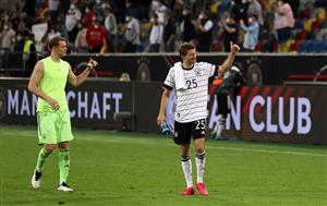 DUESSELDORF, GERMANY - JUNE 07: Manuel Neuer and Thomas Muller of Germany interact with the crowd following the international friendly match between Germany and Latvia at Merkur Spiel-Arena on June 07, 2021 in Duesseldorf, Germany. (Getty Images)