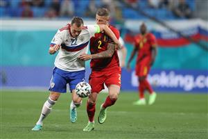 SAINT PETERSBURG, RUSSIA - JUNE 12: Artem Dzyuba of Russia battles for possession with Toby Alderweireld of Belgium during the UEFA Euro 2020 Championship Group B match between Belgium and Russia on June 12, 2021 in Saint Petersburg, Russia. (Getty Images)