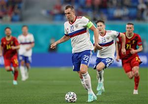 SAINT PETERSBURG, RUSSIA - JUNE 12: Artem Dzyuba of Russia runs with the ball during the UEFA Euro 2020 Championship Group B match between Belgium and Russia on June 12, 2021 in Saint Petersburg, Russia. (Getty Images)