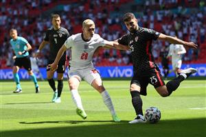 TOPSHOT - England's midfielder Phil Foden (L) and Croatia's defender Josko Gvardiol vie for the ball during the UEFA EURO 2020 Group D football match between England and Croatia at Wembley Stadium in London on June 13, 2021. (Getty Images)