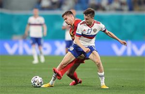SAINT PETERSBURG, RUSSIA - JUNE 12: Leander Dendoncker of Belgium battles for possession with Aleksandr Golovin of Russia during the UEFA Euro 2020 Championship Group B match between Belgium and Russia on June 12, 2021 in Saint Petersburg, Russia. (Getty Images)