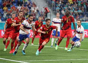 SAINT PETERSBURG, RUSSIA - JUNE 12: Dries Mertens of Belgium chases the ball whilst under pressure from Magomed Ozdoev of Russia during the UEFA Euro 2020 Championship Group B match between Belgium and Russia on June 12, 2021 in Saint Petersburg, Russia. (Getty Images)