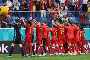 SAINT PETERSBURG, RUSSIA - JUNE 12: Players of Belgium celebrate with the fans after victory in the UEFA Euro 2020 Championship Group B match between Belgium and Russia on June 12, 2021 in Saint Petersburg, Russia. (Getty Images)