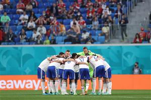 SAINT PETERSBURG, RUSSIA - JUNE 12: Players of Russia form a huddle prior to the UEFA Euro 2020 Championship Group B match between Belgium and Russia on June 12, 2021 in Saint Petersburg, Russia. (Getty Images)