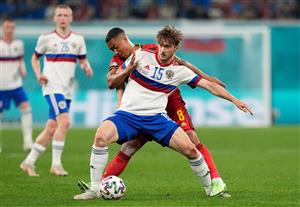 SAINT PETERSBURG, RUSSIA - JUNE 12: Aleksei Miranchuk of Russia is challenged by Youri Tielemans of Belgium during the UEFA Euro 2020 Championship Group B match between Belgium and Russia on June 12, 2021 in Saint Petersburg, Russia. (Getty Images)