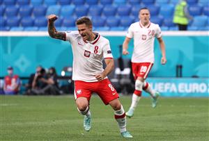 SAINT PETERSBURG, RUSSIA - JUNE 14: Karol Linetty of Poland celebrates after scoring their side's first goal during the UEFA Euro 2020 Championship Group E match between Poland and Slovakia at the Saint Petersburg Stadium on June 14, 2021 in Saint Petersburg, Russia. (Getty Images)