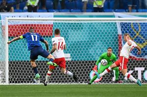 Poland's defender Kamil Glik in action during the UEFA EURO 2020 Group E football match between Poland and Slovakia at the Saint Petersburg Stadium in Saint Petersburg on June 14, 2021. (Getty Images)
