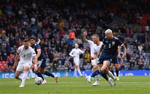 GLASGOW, SCOTLAND - JUNE 14: Lyndon Dykes of Scotland shoots during the UEFA Euro 2020 Championship Group D match between Scotland v Czech Republic at Hampden Park on June 14, 2021 in Glasgow, Scotland. (Getty Images)