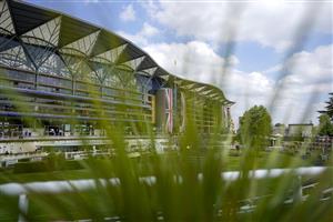 ASCOT, ENGLAND - JUNE 16:A general view of the grandstand on Day Two of the Royal Ascot Meeting at Ascot Racecourse on June 16, 2021 in Ascot, England. A total of twelve thousand racegoers made up of owners and the public are permitted to attend the meeting due to it being an Events Research Programme (ERP) set up by the Government due to the Coronavirus pandemic. (Photo by Alan Crowhurst/Getty Images)