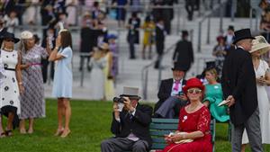 ASCOT, ENGLAND - JUNE 16: Relaxing on the Royal Enclosure lawn on Day Two of the Royal Ascot Meeting at Ascot Racecourse on June 16, 2021 in Ascot, England. A total of twelve thousand racegoers made up of owners and the public are permitted to attend the meeting due to it being an Events Research Programme (ERP) set up by the Government due to the Coronavirus pandemic. (Photo by Alan Crowhurst/Getty Images)