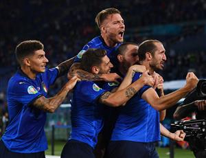 ROME, ITALY - JUNE 16: Giorgio Chiellini of Italy celebrates after scoring their side's first goal during the UEFA Euro 2020 Championship Group A match between Italy and Switzerland at Olimpico Stadium on June 16, 2021 in Rome, Italy. (Getty Images)