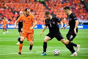 AMSTERDAM, NETHERLANDS - JUNE 17: Andreas Ulmer of Austria is closed down by Daley Blind of Netherlands during the UEFA Euro 2020 Championship Group C match between the Netherlands and Austria at Johan Cruijff Arena on June 17, 2021 in Amsterdam, Netherlands. (Getty Images)