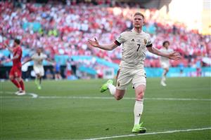 TOPSHOT - Belgium's midfielder Kevin De Bruyne celebrates after scoring the team's second goal during the UEFA EURO 2020 Group B football match between Denmark and Belgium at the Parken Stadium in Copenhagen on June 17, 2021. (Getty Images)