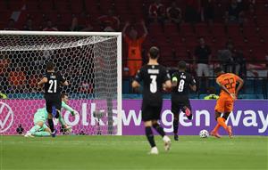 AMSTERDAM, NETHERLANDS - JUNE 17: Denzel Dumfries of Netherlands scores their side's second goal past Daniel Bachmann of Austria during the UEFA Euro 2020 Championship Group C match between the Netherlands and Austria at Johan Cruijff Arena on June 17, 2021 in Amsterdam, Netherlands. (Getty Images)