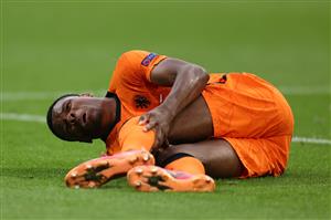 AMSTERDAM, NETHERLANDS - JUNE 17: Denzel Dumfries of Netherlands reacts after being fouled in the box leading to a penalty being awarded during the UEFA Euro 2020 Championship Group C match between the Netherlands and Austria at Johan Cruijff Arena on June 17, 2021 in Amsterdam, Netherlands. (Getty Images)