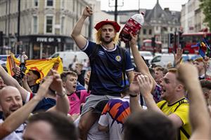 LONDON, ENGLAND - JUNE 17: Scotland fans chanting outside King's Cross Station on June 17, 2021 in London, England. Officials in Scotland and London, where the match will be hosted at Wembley Stadium, have discouraged Scottish fans without tickets to the game of coming south, due to concerns about the spread of Covid-19. (Getty Images)