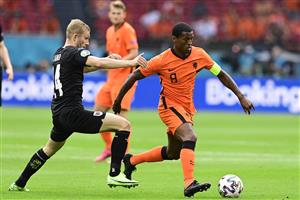 AMSTERDAM, NETHERLANDS - JUNE 17: Georginio Wijnaldum of Netherlands is closed down by Konrad Laimer of Austria during the UEFA Euro 2020 Championship Group C match between the Netherlands and Austria at Johan Cruijff Arena on June 17, 2021 in Amsterdam, Netherlands. (Getty Images)