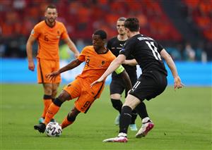AMSTERDAM, NETHERLANDS - JUNE 17: Georginio Wijnaldum of Netherlands attempts to take the ball past Michael Gregoritsch of Austria during the UEFA Euro 2020 Championship Group C match between the Netherlands and Austria at Johan Cruijff Arena on June 17, 2021 in Amsterdam, Netherlands. (Getty Images)