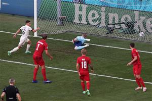 Belgium's midfielder Thorgan Hazard (L) shoots and scores a goal past Denmark's goalkeeper Kasper Schmeichel (C) during the UEFA EURO 2020 Group B football match between Denmark and Belgium at the Parken Stadium in Copenhagen on June 17, 2021. (Getty Images)