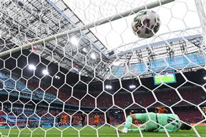 Netherlands' forward Memphis Depay scores the opening goal from the penalty spot past Austria's goalkeeper Daniel Bachmann during the UEFA EURO 2020 Group C football match between the Netherlands and Austria at the Johan Cruyff Arena in Amsterdam on June 17, 2021. (Getty Images)