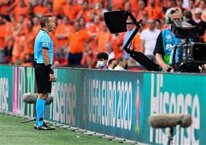 AMSTERDAM, NETHERLANDS - JUNE 17: Match Referee, Orel Grinfeeld checks the VAR screen before awarding a penalty to Netherlands during the UEFA Euro 2020 Championship Group C match between the Netherlands and Austria at Johan Cruijff Arena on June 17, 2021 in Amsterdam, Netherlands. (Getty Images)