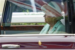 ASCOT, ENGLAND - JUNE 19: Queen Elizabeth II arrives in the parade ring on Day Five of the Royal Ascot Meeting at Ascot Racecourse on June 19, 2021 in Ascot, England. A total of twelve thousand racegoers made up of owners and the public are permitted to attend the meeting due to it being an Events Research Programme (ERP) set up by the Government due to the Coronavirus pandemic. (Photo by Alan Crowhurst/Getty Images)