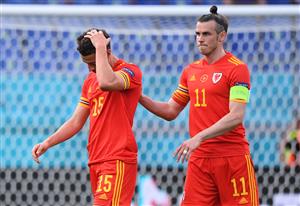 ROME, ITALY - JUNE 20: Ethan Ampadu of Wales looks dejected with team mate Gareth Bale after he is shown a red card by Match Referee, Ovidiu Hategan (not pictured) during the UEFA Euro 2020 Championship Group A match between Italy and Wales at Olimpico Stadium on June 20, 2021 in Rome, Italy. (Getty Images)