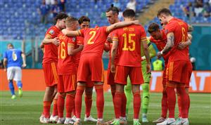 ROME, ITALY - JUNE 20: Players of Wales form a huddle prior to the UEFA Euro 2020 Championship Group A match between Italy and Wales at Olimpico Stadium on June 20, 2021 in Rome, Italy. (Getty Images)