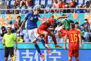 TOPSHOT - Italy's defender Alessandro Bastoni (L) vies for the header with Wales' forward Gareth Bale (C) during the UEFA EURO 2020 Group A football match between Italy and Wales at the Olympic Stadium in Rome on June 20, 2021. (Getty Images)