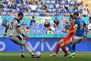 Italy's goalkeeper Gianluigi Donnarumma (L) clears the ball ahead of advancing Wales' forward Gareth Bale (C) during the UEFA EURO 2020 Group A football match between Italy and Wales at the Olympic Stadium in Rome on June 20, 2021. (Getty Images)