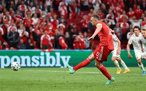 COPENHAGEN, DENMARK - JUNE 21: Artem Dzyuba of Russia scores their side's first goal from the penalty spot during the UEFA Euro 2020 Championship Group B match between Russia and Denmark at Parken Stadium on June 21, 2021 in Copenhagen, Denmark. (Getty Images)