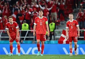 COPENHAGEN, DENMARK - JUNE 21: (L - R) Igor Diveev, Artem Dzyuba and Maksim Mukhin of Russia look dejected after the Denmark fourth goal scored by Joakim Maehle (Not pictured) during the UEFA Euro 2020 Championship Group B match between Russia and Denmark at Parken Stadium on June 21, 2021 in Copenhagen, Denmark. (Getty Images)