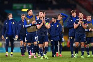 GLASGOW, SCOTLAND - JUNE 22: Andrew Robertson of Scotland applauds the fans with team mates following defeat in the UEFA Euro 2020 Championship Group D match between Croatia and Scotland at Hampden Park on June 22, 2021 in Glasgow, Scotland. (Getty Images)