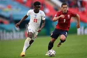 England's midfielder Bukayo Saka (L) and Czech Republic's midfielder Tomas Holes vie for the ball during the UEFA EURO 2020 Group D football match between Czech Republic and England at Wembley Stadium in London on June 22, 2021. (Getty Images)