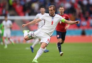 LONDON, ENGLAND - JUNE 22: Harry Kane of England shoots and misses during the UEFA Euro 2020 Championship Group D match between Czech Republic and England at Wembley Stadium on June 22, 2021 in London, England. (Getty Images)