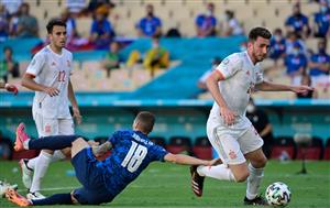 Spain's defender Aymeric Laporte (R) drives the ball during the UEFA EURO 2020 Group E football match between Slovakia and Spain at La Cartuja Stadium in Seville on June 23, 2021. (Getty Images)