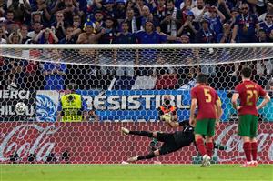Portugal's goalkeeper Rui Patricio (L) concedes a penalty kick during the UEFA EURO 2020 Group F football match between Portugal and France at Puskas Arena in Budapest on June 23, 2021. (Getty Images)