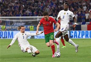 BUDAPEST, HUNGARY - JUNE 23: Diogo Jota of Portugal is challenged by Antoine Griezmann of France during the UEFA Euro 2020 Championship Group F match between Portugal and France at Puskas Arena on June 23, 2021 in Budapest, Hungary. (Getty Images)