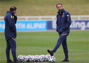 BURTON UPON TRENT, ENGLAND - JUNE 24: Gareth Southgate manager of England talks to assistant Steve Holland during an England training session at St George's Park on June 24, 2021 in Burton upon Trent, England. (Getty Images)