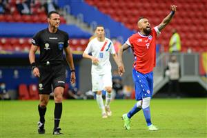 BRASILIA, BRAZIL - JUNE 24: Arturo Vidal of Chile reacts during a Group A match between Chile and Paraguay as part of Copa America Brazil 2021 at Mane Garrincha Stadium on June 24, 2021 in Brasilia, Brazil. (Getty Images)