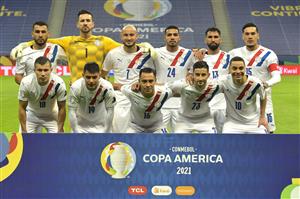 BRASILIA, BRAZIL - JUNE 24: Players of Paraguay pose for the team photo prior to a Group A match between Chile and Paraguay as part of Copa America Brazil 2021 at Mane Garrincha Stadium on June 24, 2021 in Brasilia, Brazil. (Getty Images)
