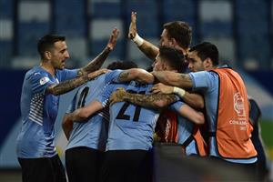 CUIABA, BRAZIL - JUNE 24: Edinson Cavani of Uruguay celebrates with teammates after scoring the second goal of his team during a Group A match between Bolivia and Uruguay as part of Copa America Brazil 2021 at Arena Pantanal on June 24, 2021 in Cuiaba, Brazil. (Getty Images)