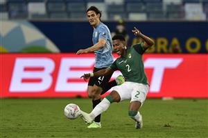 CUIABA, BRAZIL - JUNE 24: Jairo Quinteros of Bolivia kicks the ball against Edinson Cavani of Uruguay during a Group A match between Bolivia and Uruguay as part of Copa America Brazil 2021 at Arena Pantanal on June 24, 2021 in Cuiaba, Brazil. (Getty Images)